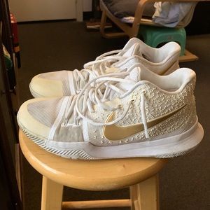 Nike Kyrie 3s size 11